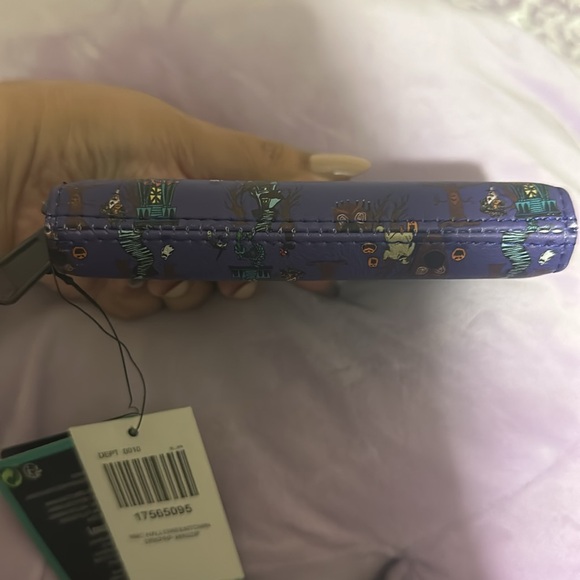 NWT! Disney Nightmare Before Christmas Halloweentown Mini Zip Wallet. - Picture 3 of 6